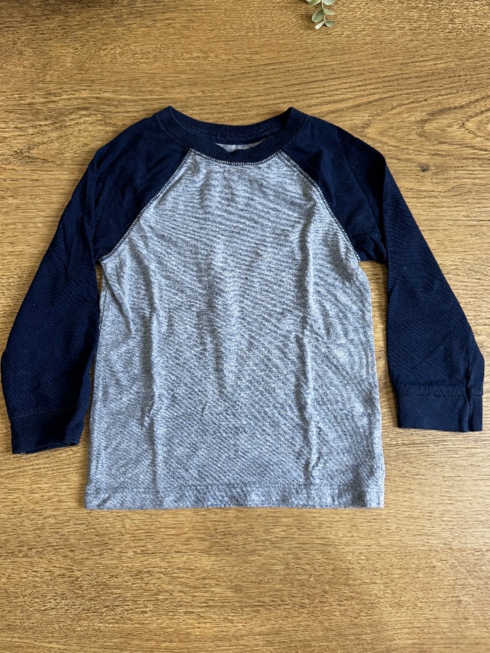 Cat & Jack Toddler 2T Gray Navy Raglan Long Sleeve Shirt